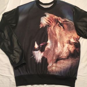 Sweater with lion printed front and back